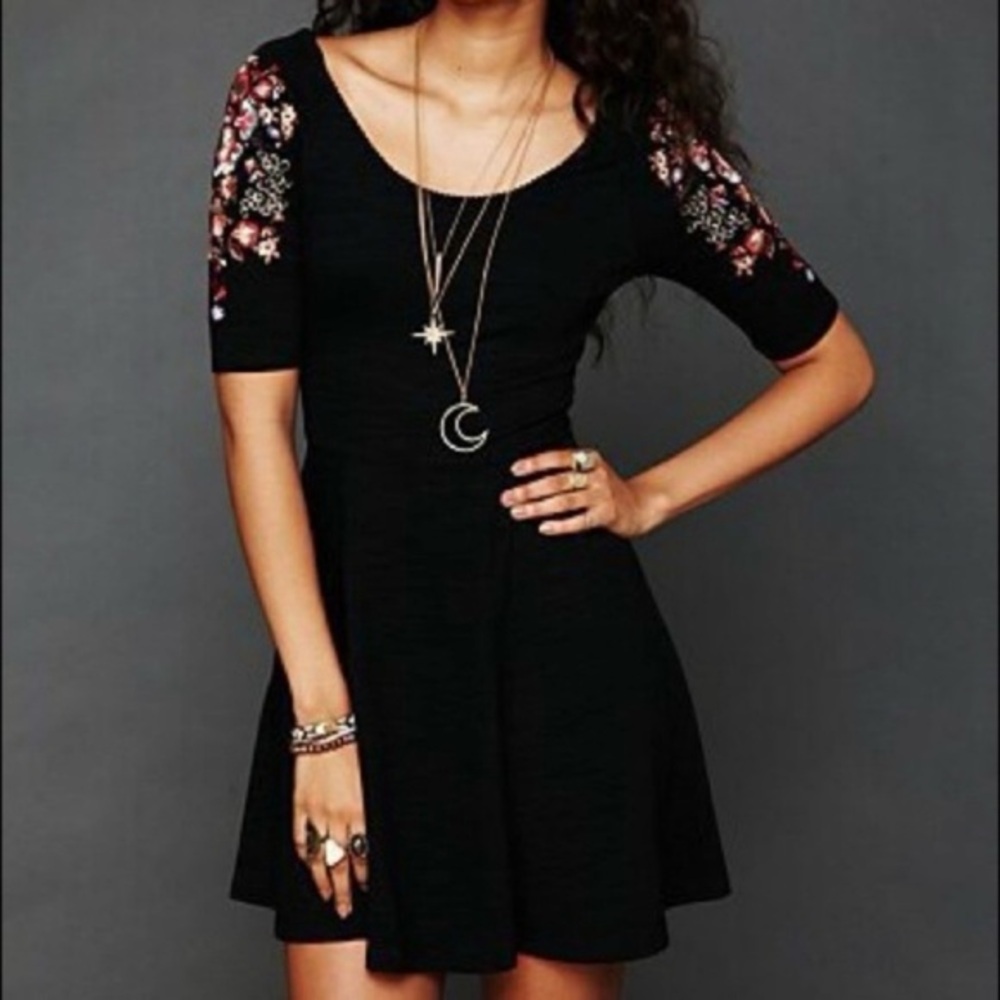 FREE PEOPLE Garden Party Skater Mini Dress Embroidered Sleeves S